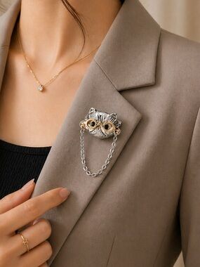 Cute Cat Brooch with Chain – Designer Style Glasses Pin